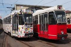 Pasticcini in carrozza: dolci degustazioni sui “Gustotram” di Torino